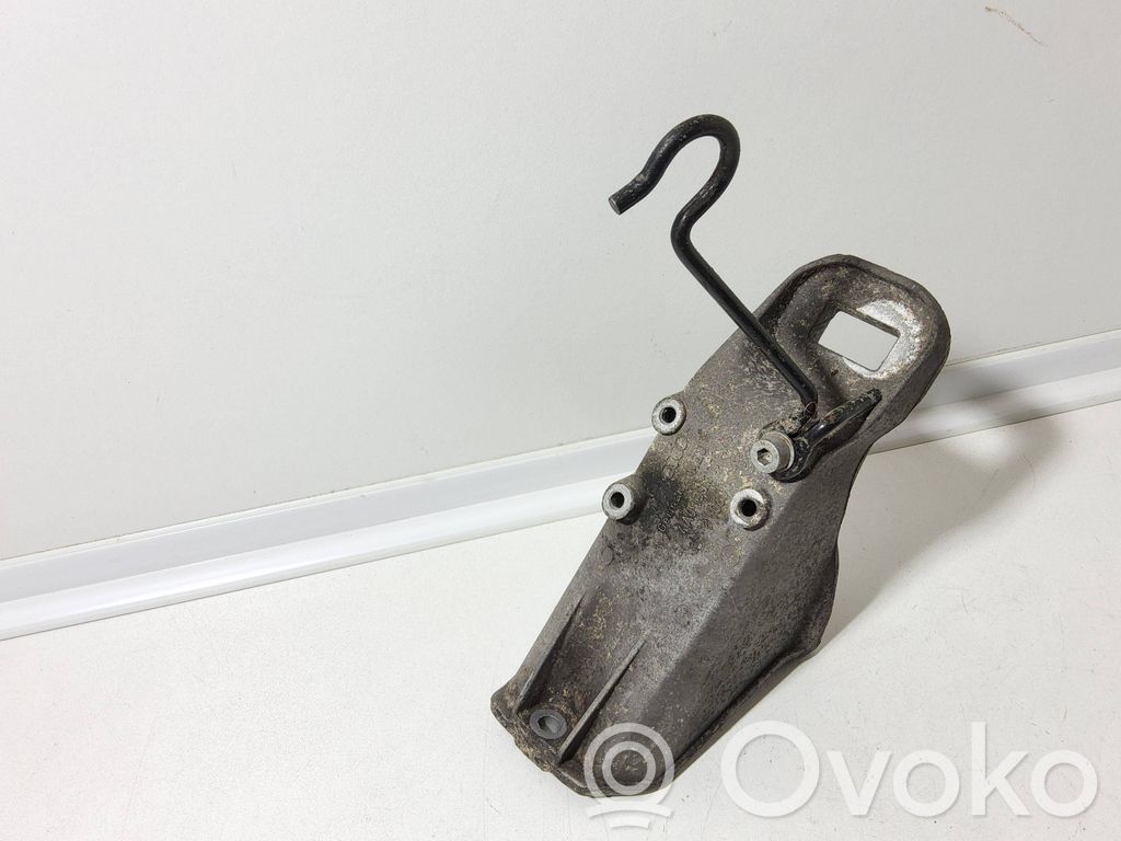 Audi 100 S4 C4 Engine mounting bracket 