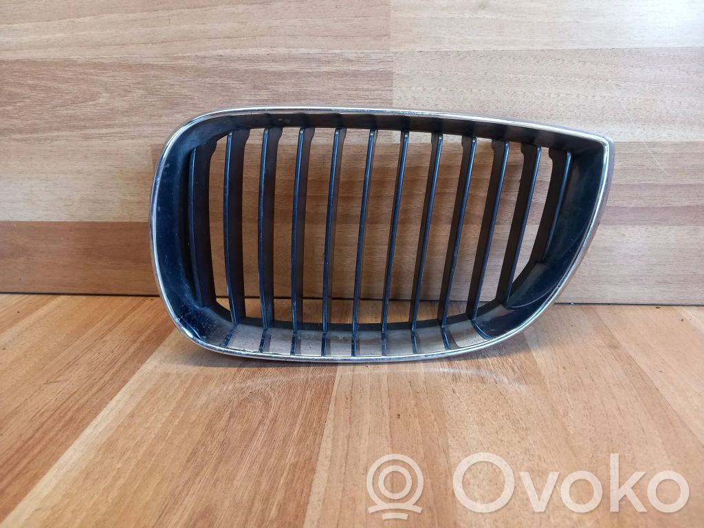 BMW 1 E81 E87 Front bumper upper radiator grill 
