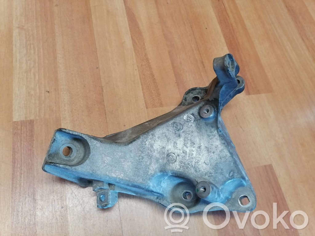 BMW 1 E81 E87 Engine mounting bracket 