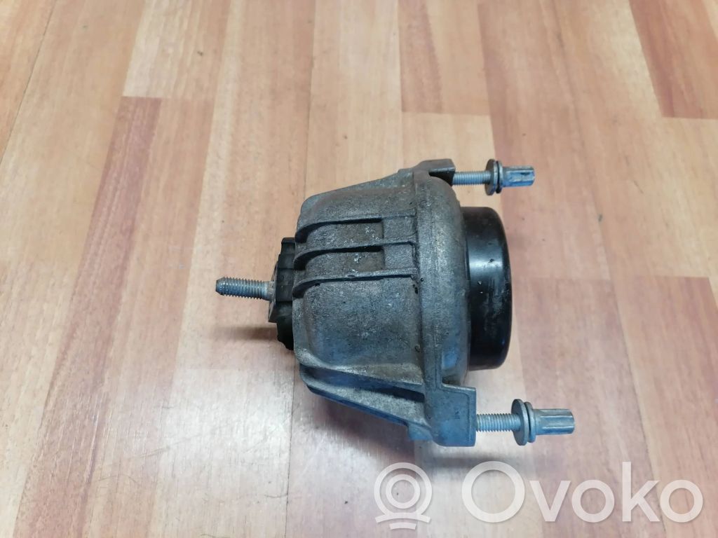 BMW 1 E81 E87 Dzinēja spilvens 