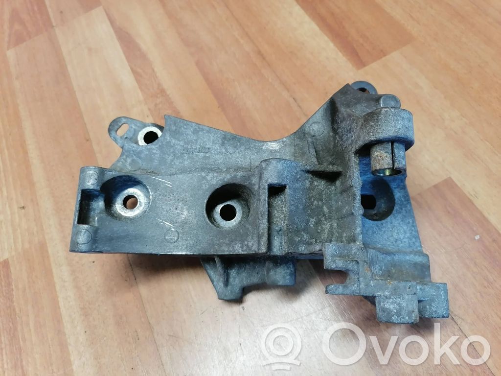 Renault Clio II Engine mounting bracket 