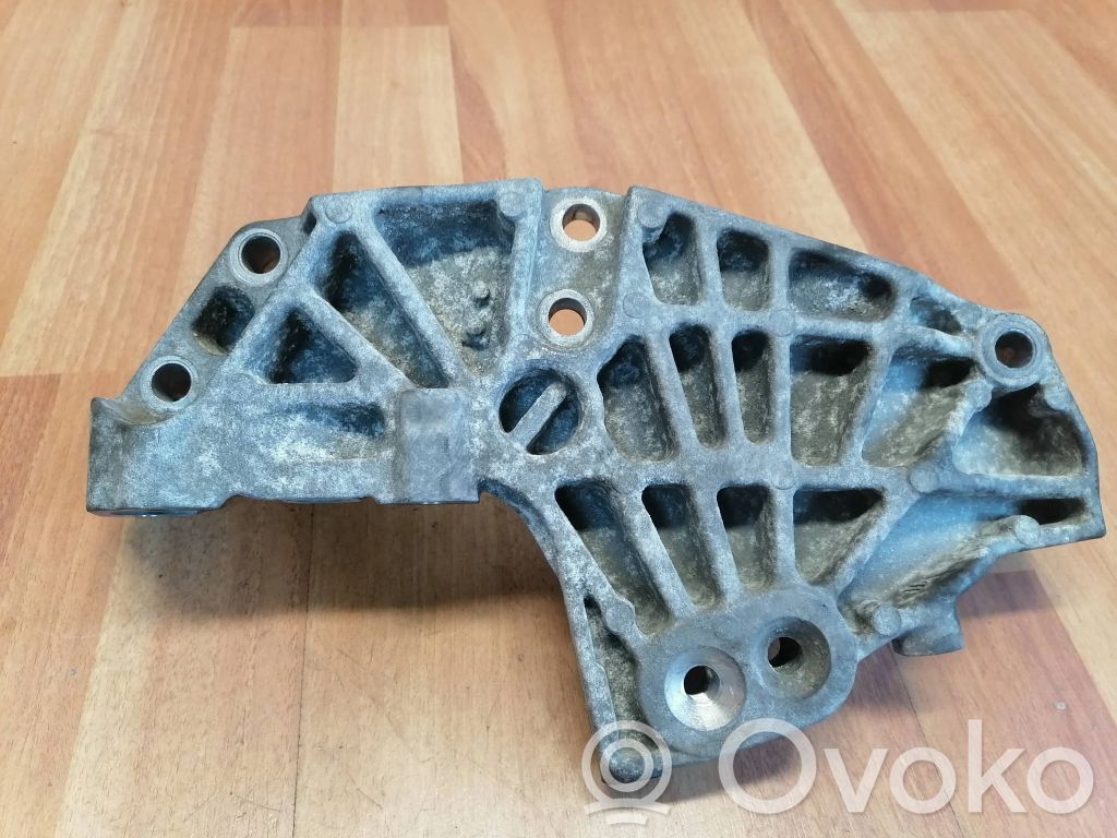 Renault Espace IV Engine mounting bracket 