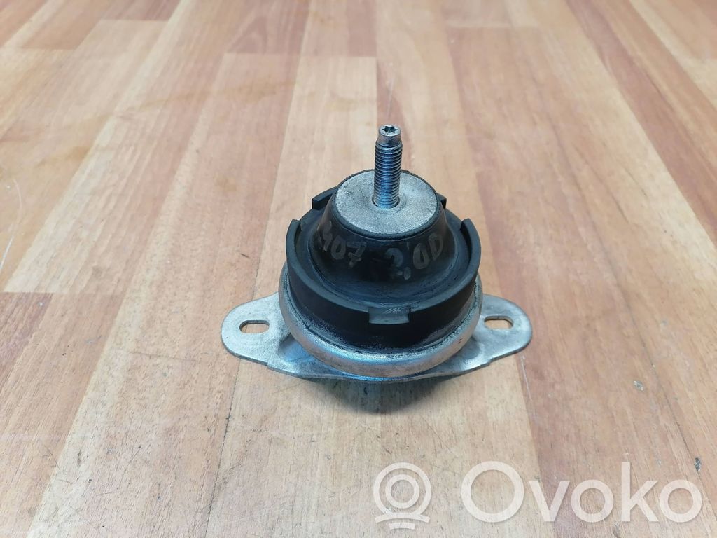 Peugeot 407 Engine mount bracket 