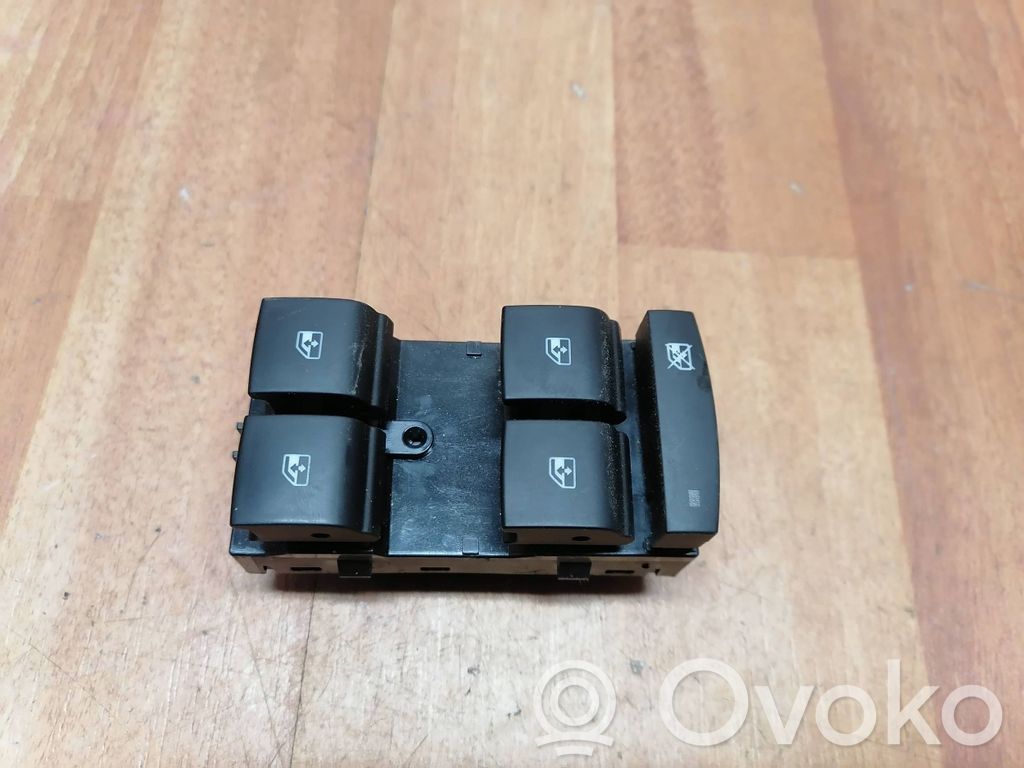 Opel Astra K Electric window control switch 
