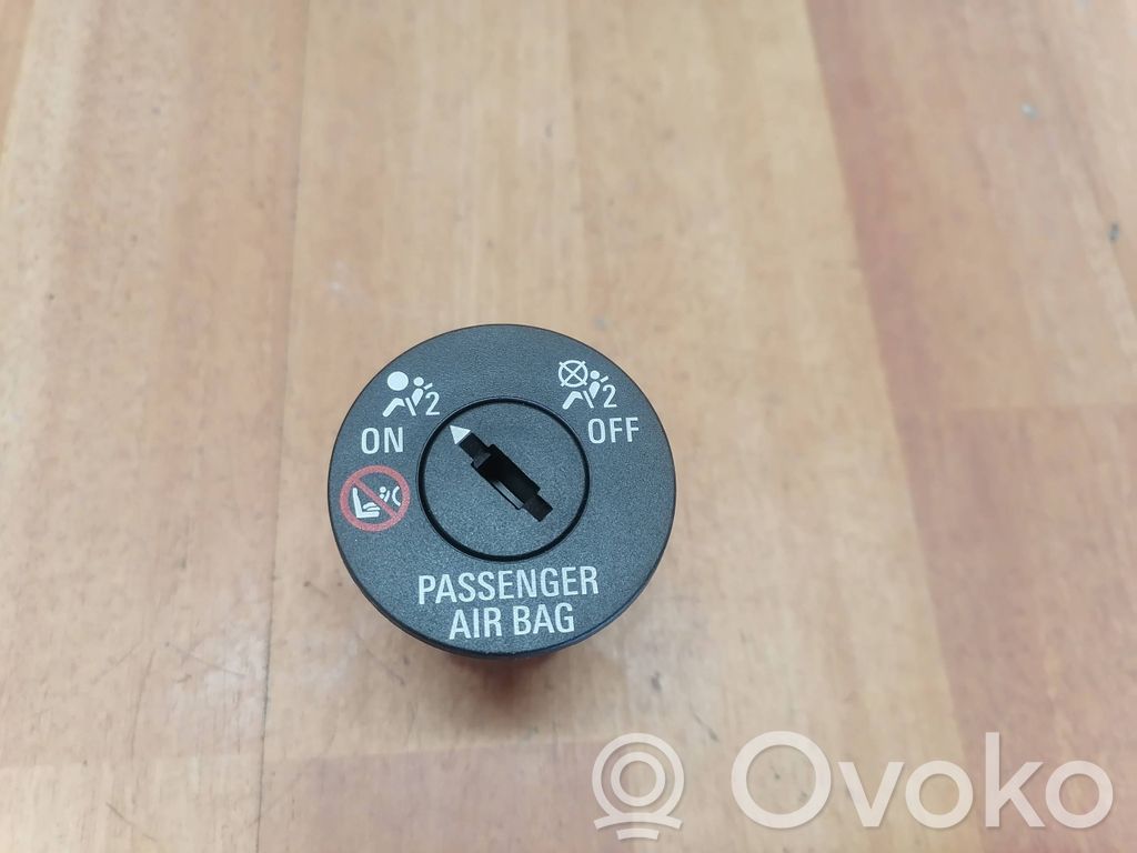 Opel Astra K Passenger airbag on/off switch 