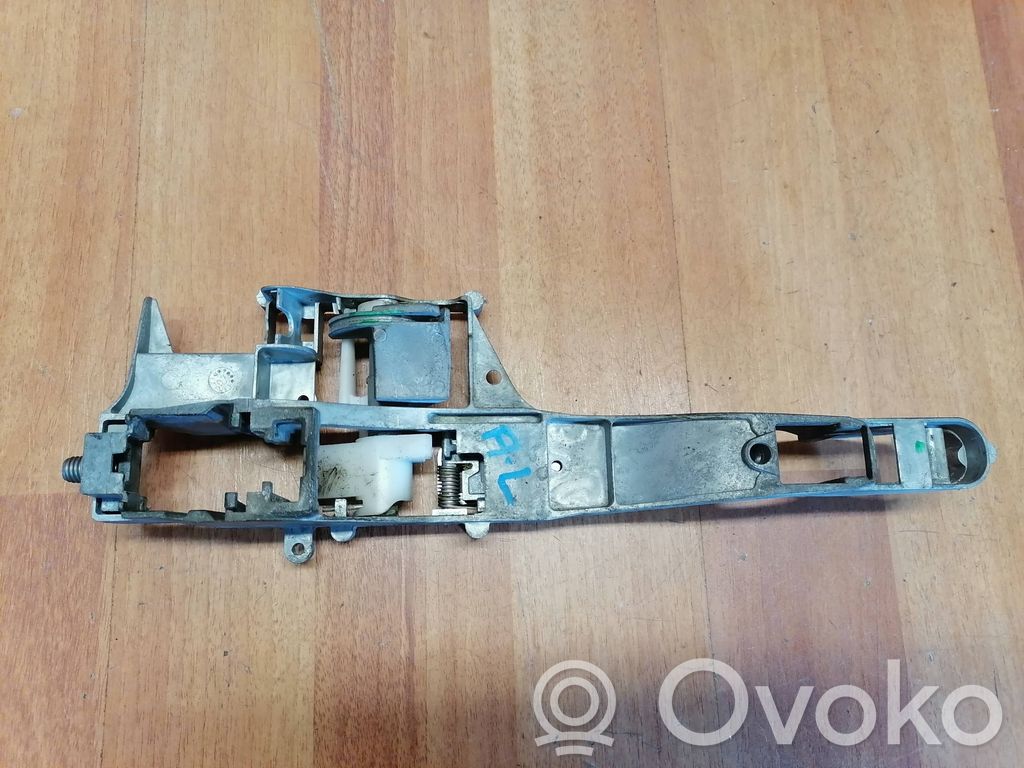 Citroen C4 Grand Picasso Takaoven ulkokahvan kehys 