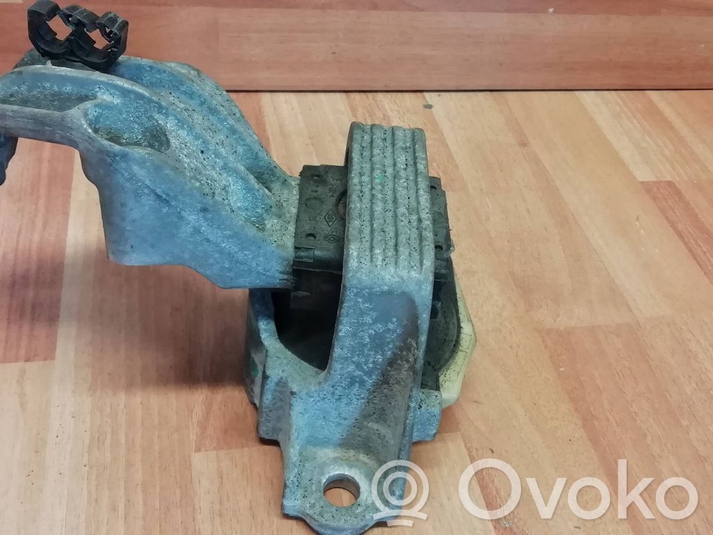 Renault Megane III Engine mount bracket 