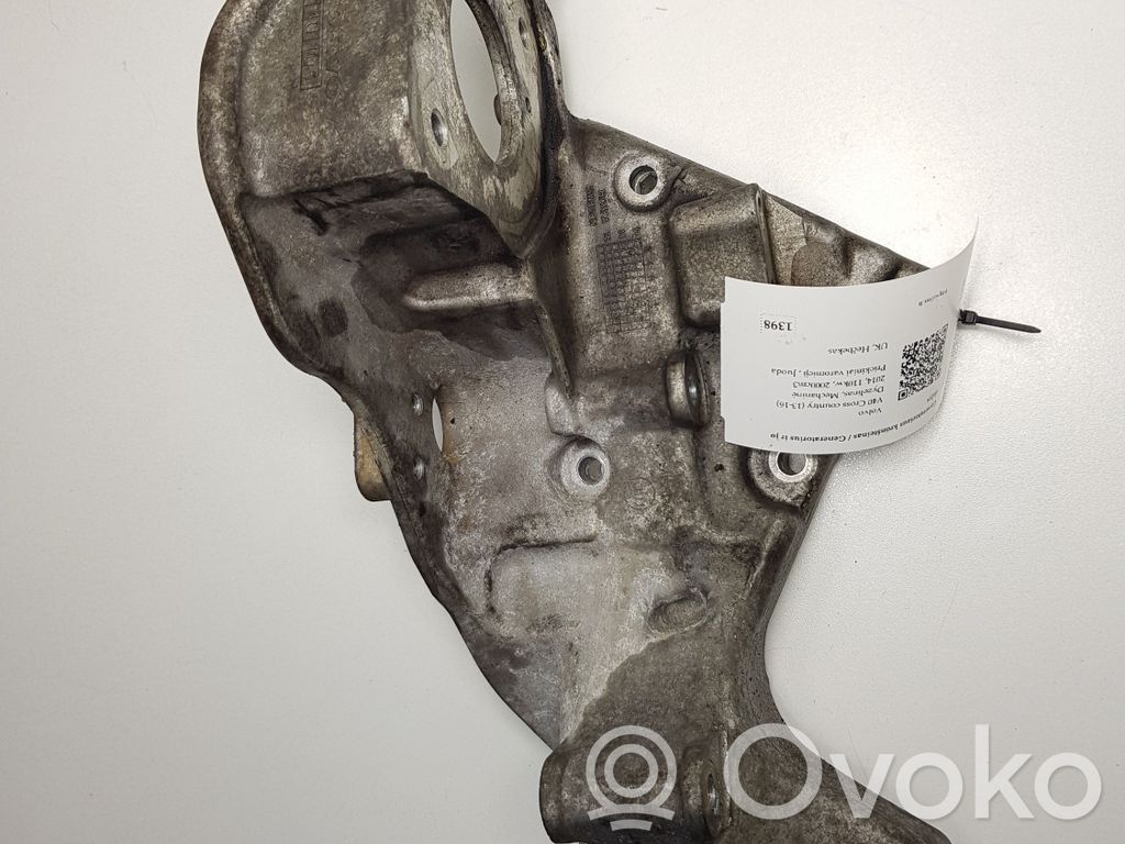 Volvo V40 Cross country Generator/alternator bracket 