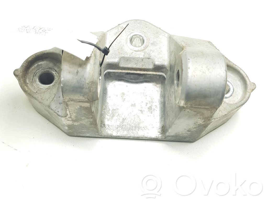 Nissan Qashqai Engine mounting bracket 
