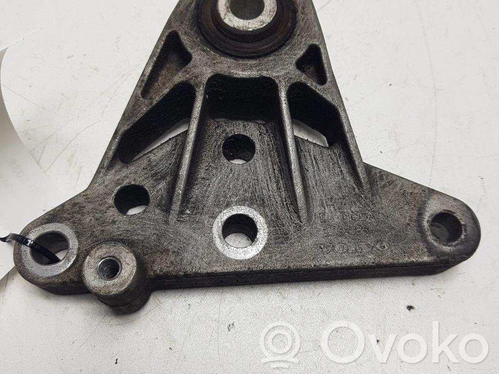 Volvo XC60 Engine mount bracket 