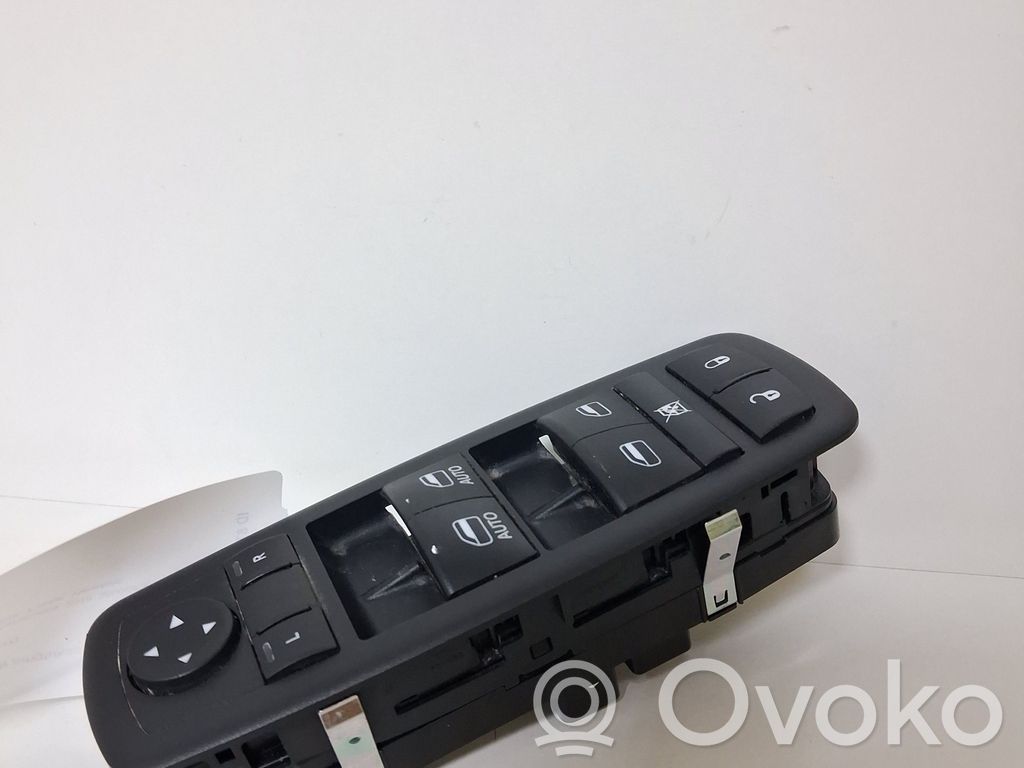 Chrysler Pacifica Electric window control switch 