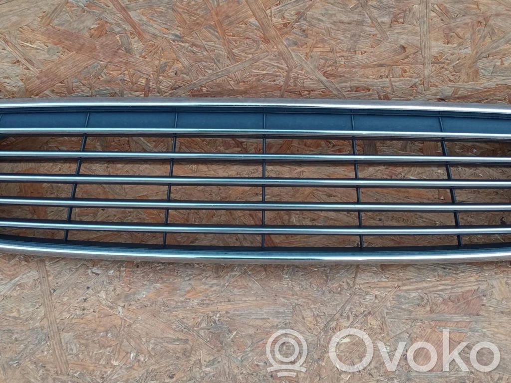 Ford Focus Augšējais režģis 