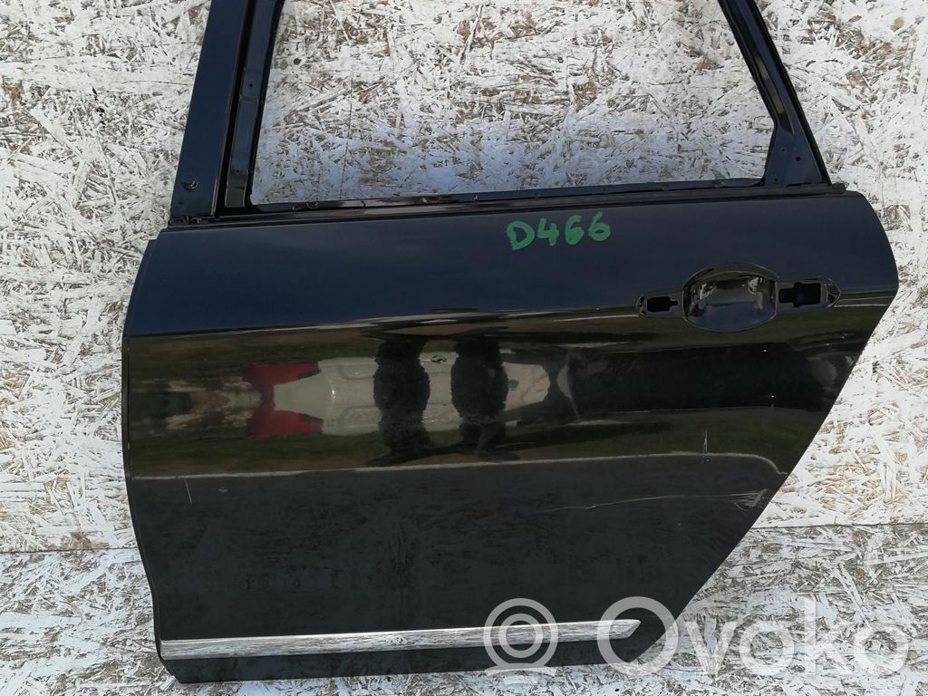 Aizmugurējās durvis   D466