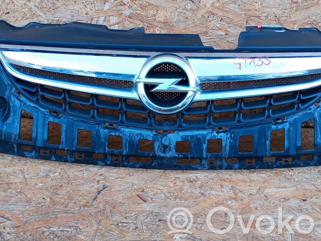 Opel Corsa D Listón embellecedor del parachoques delantero 