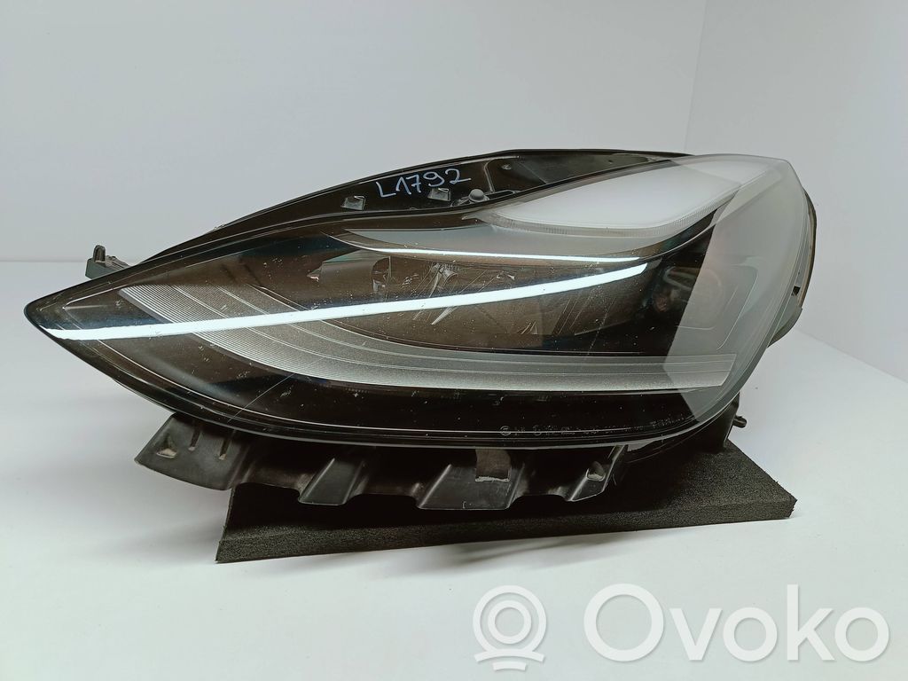 Tesla Model Y Scheinwerfer 