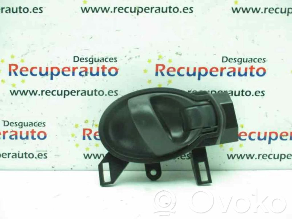Manecilla interna puerta delantera