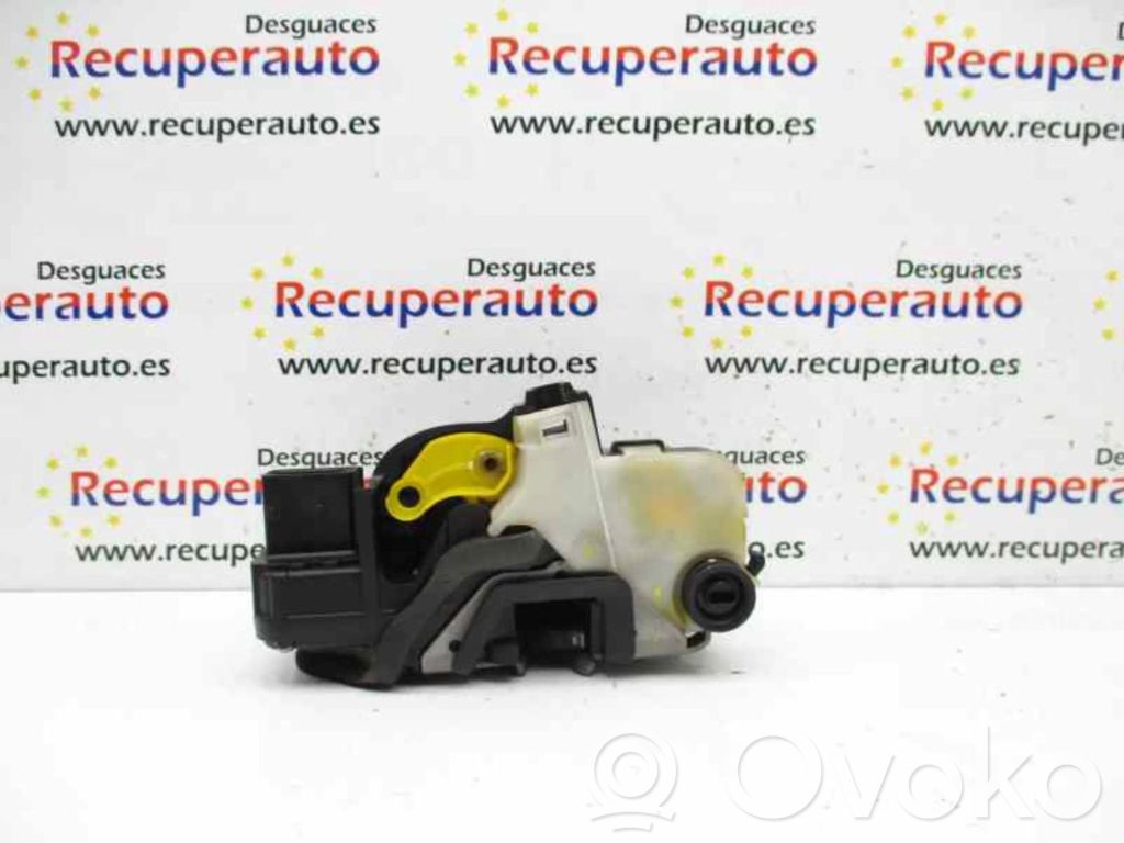 Cerradura de puerta trasera