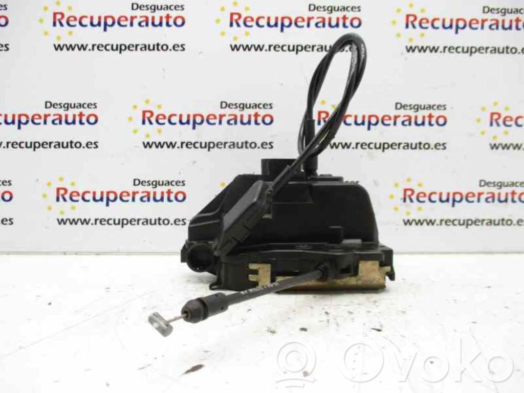 Cerradura de puerta delantera