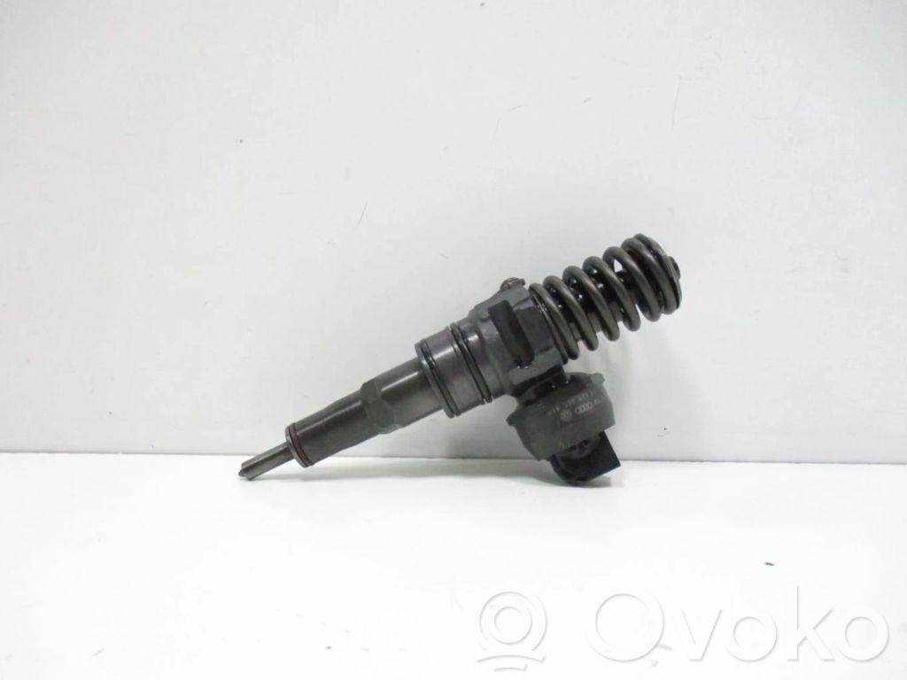 Inyector de combustible   038130073AG