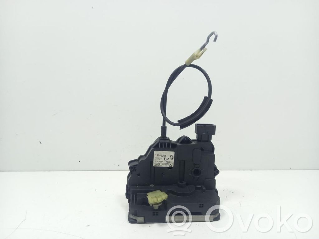 Opel Corsa D Aizmugurē slēdzene 