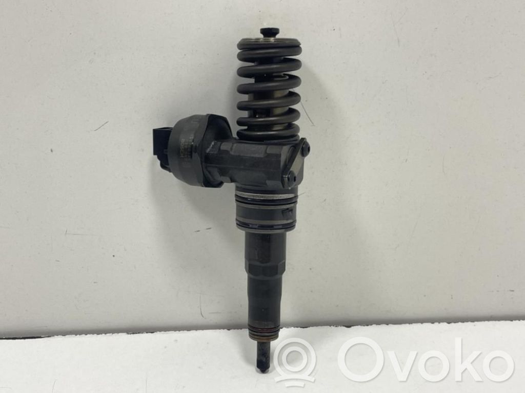 Inyector de combustible   038130073BQ