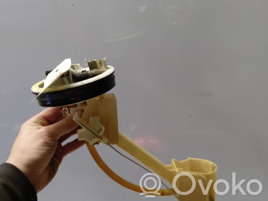 Audi A4 S4 B5 8D Bomba interna de combustible 