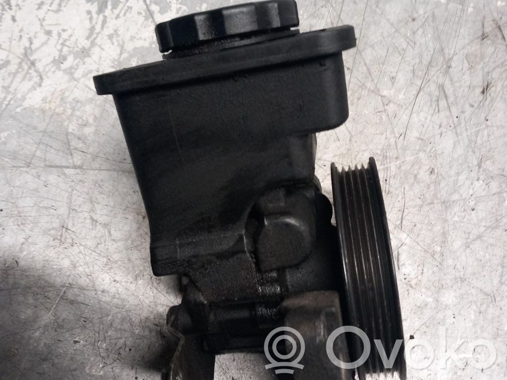 Ohjaustehostimen pumppu   32416756930
