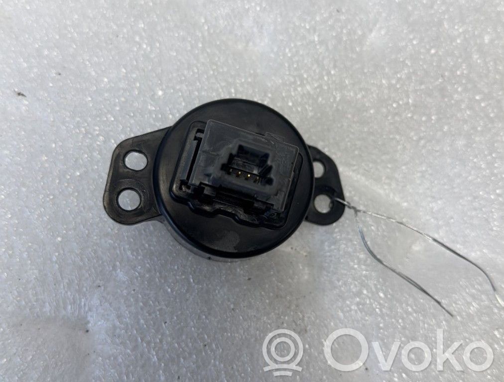 Hazard light switch   B000778280
