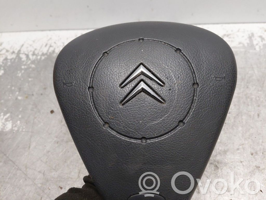 Steering wheel airbag