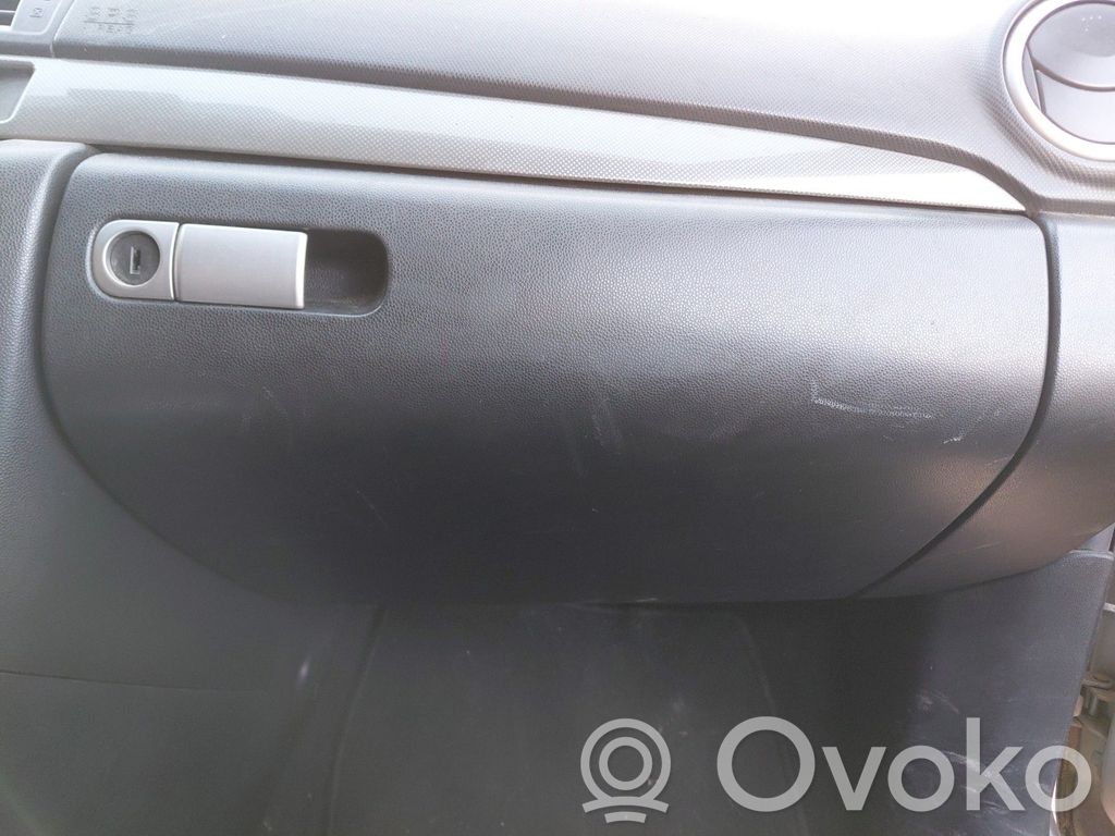 Mazda 3 I Handschuhfach komplett 