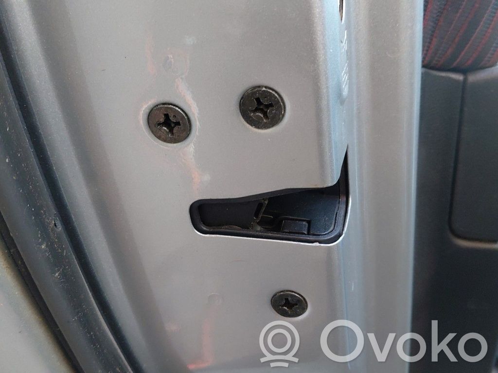Mazda 3 I Takaoven lukko 