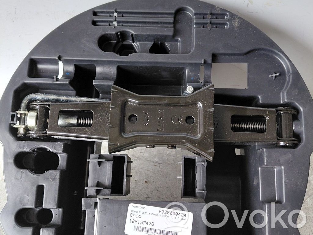 Renault Clio IV Tool set 