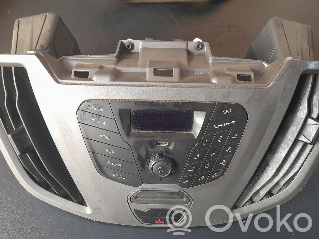 Ford Transit VII Lango oro grotelės 