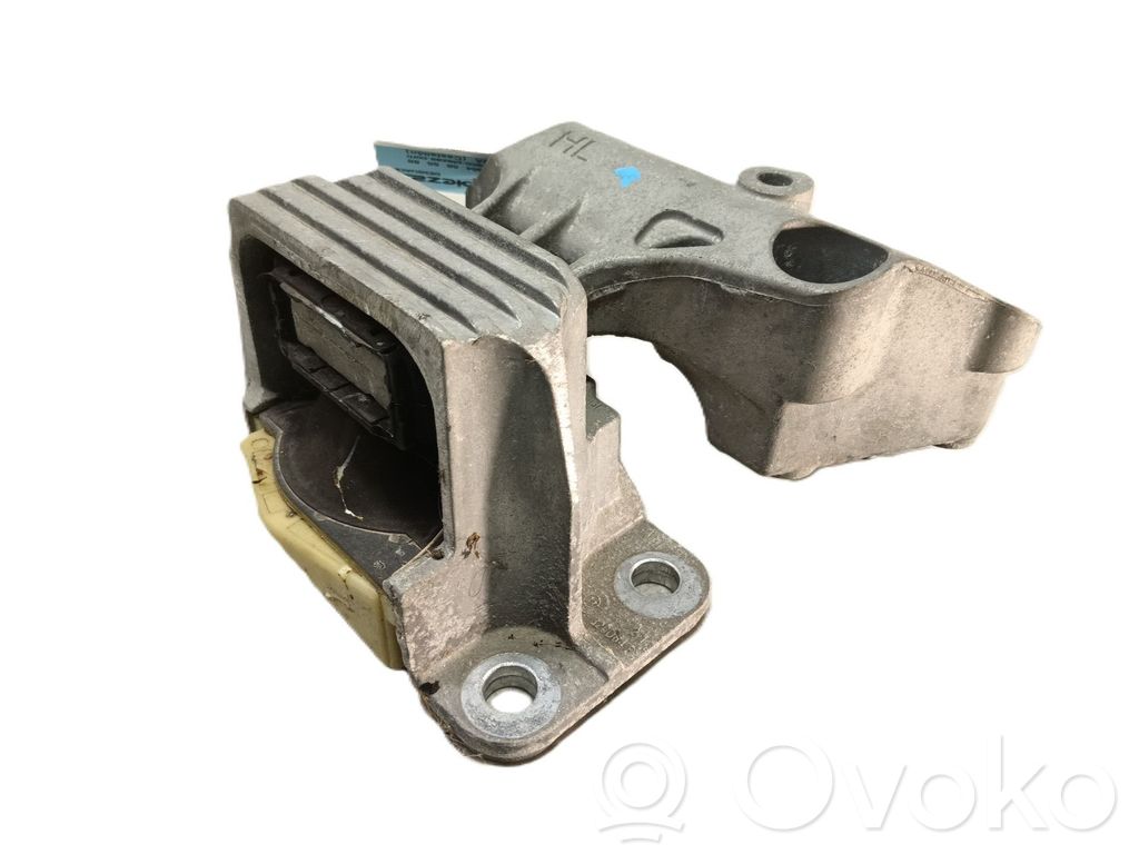 Renault Fluence Engine mount bracket 