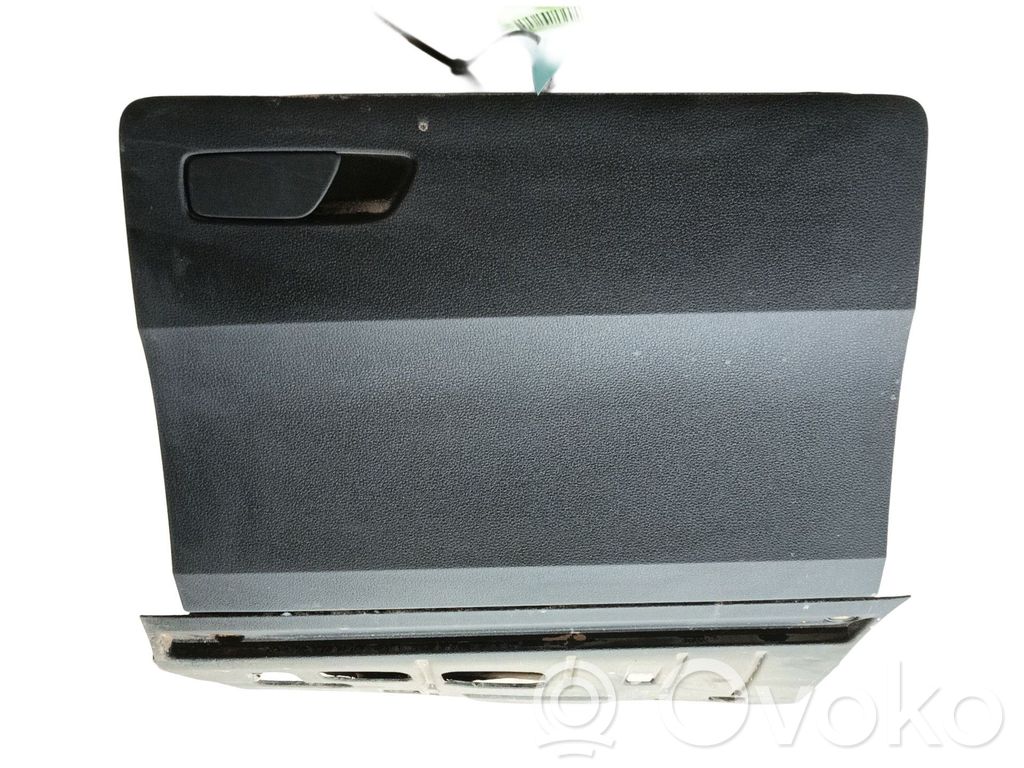 Audi Q2 - Handschuhfach 