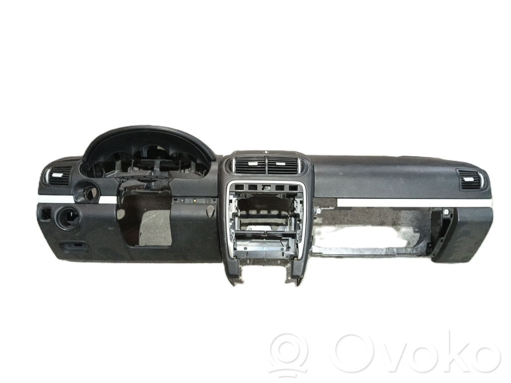 Dashboard   30356127A,7L5857003P