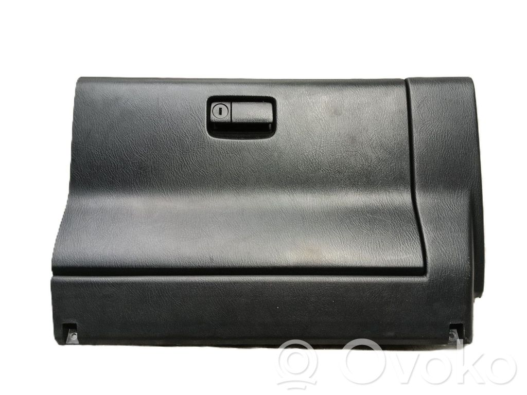 Nissan Patrol Y61 Hansikaslokero