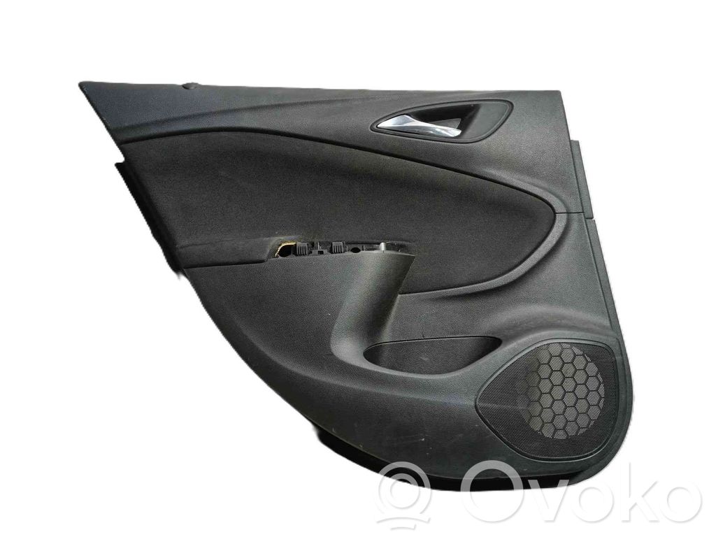 Opel Astra K Takaoven verhoilu 