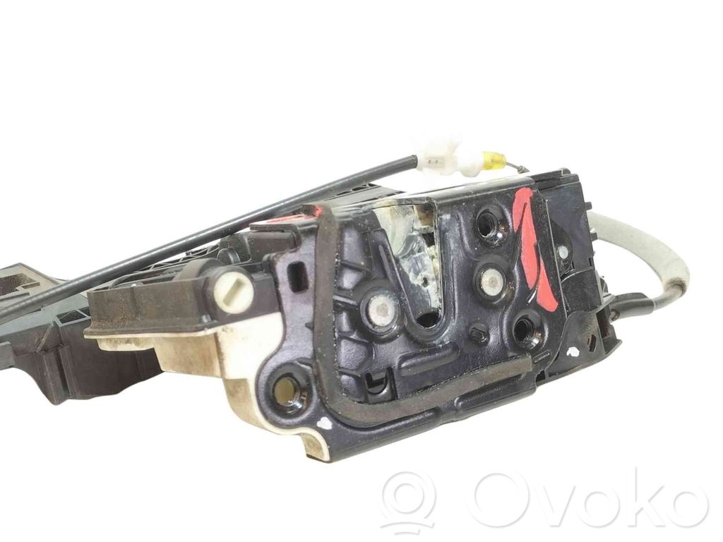 Volkswagen Tiguan Priekšpusē slēdzene