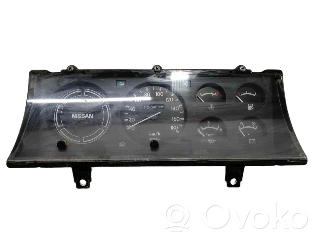 Nissan Patrol 260 Vitezometru (grup de instrumente) 