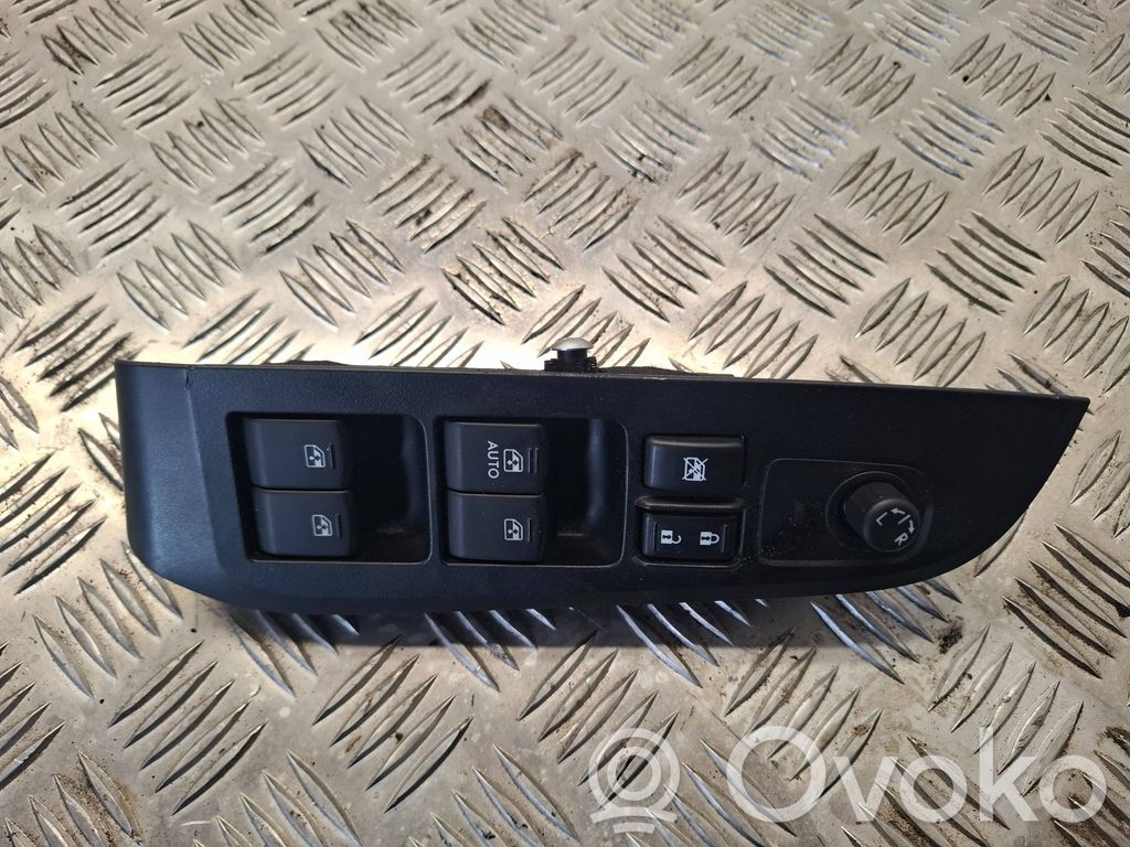 Subaru Legacy Electric window control switch 