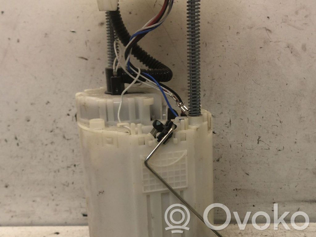 Opel Karl Polttoainesäiliön pumppu 