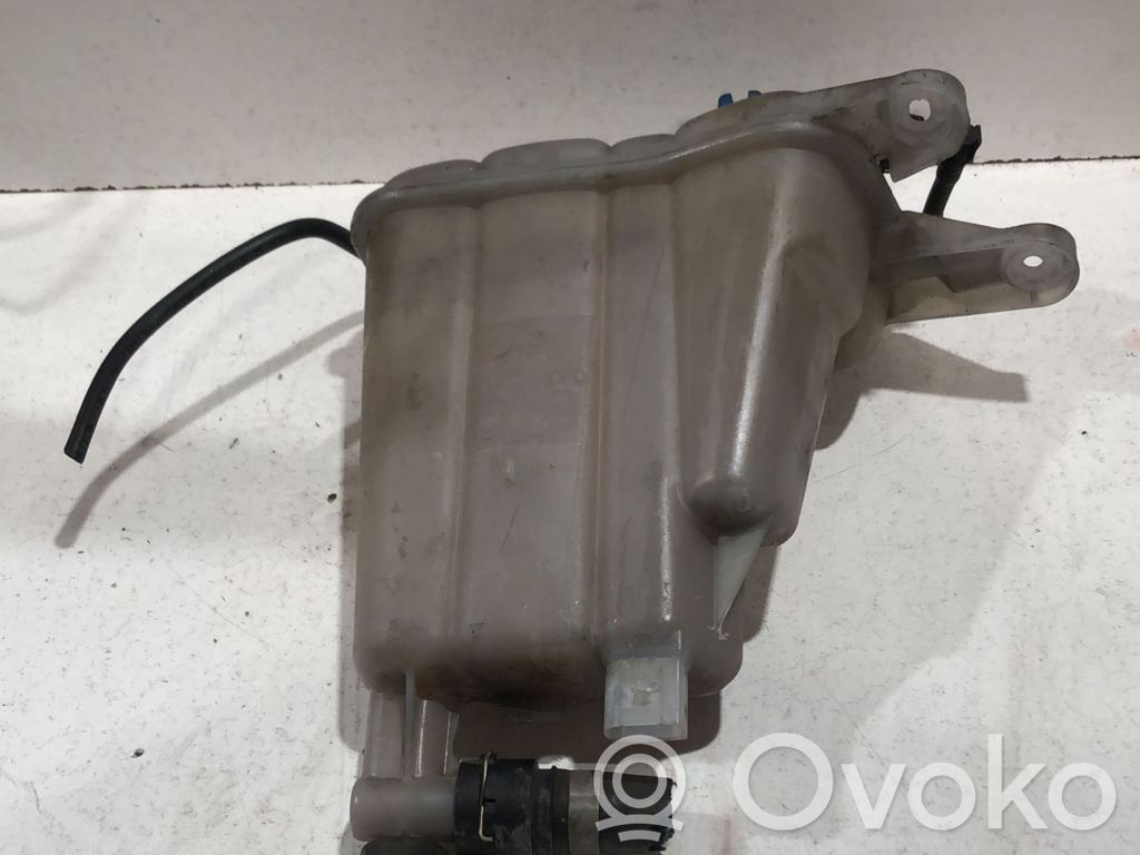 Audi A4 S4 B8 8K Ausgleichsbehälter Kühlwasser