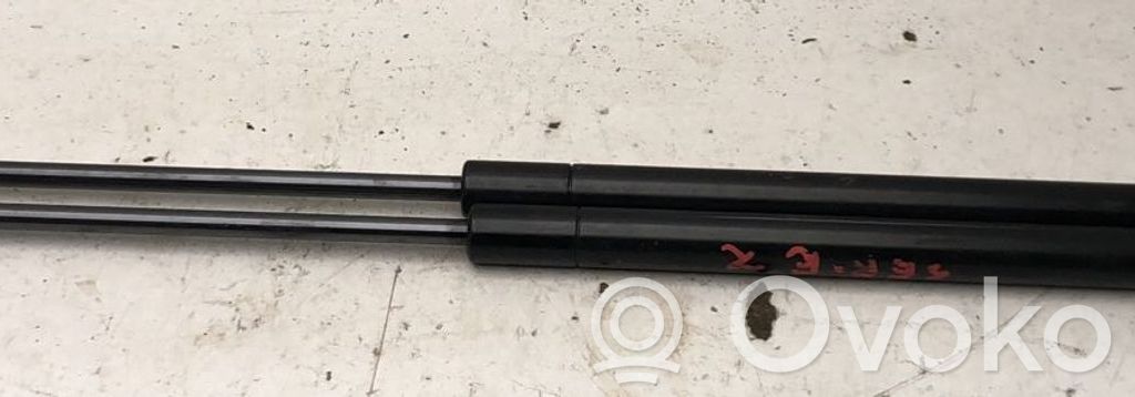BMW 7 E65 E66 Siłownik maski przedniej 