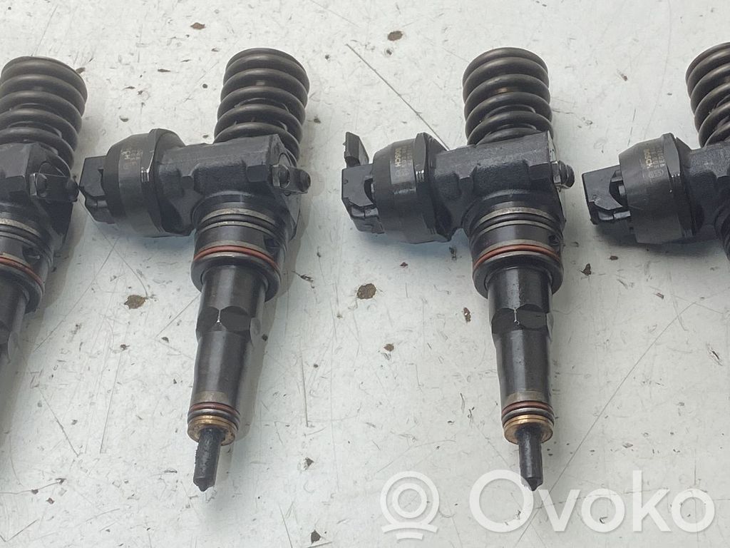 Inyector de combustible   038130073AK,038130073AK