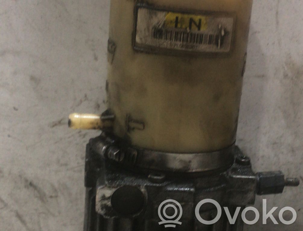 Opel Zafira A Ohjaustehostimen pumppu 