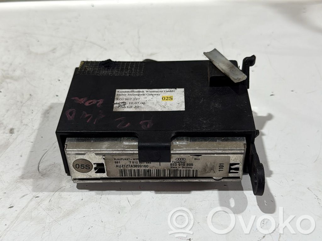 Panel / Radioodtwarzacz CD/DVD/GPS   8E0919895,8E0919895