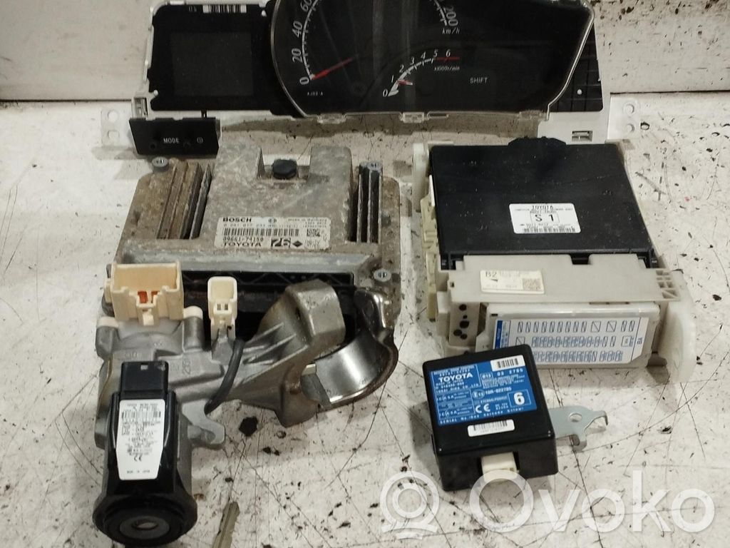Toyota iQ Komputer / Sterownik ECU i komplet kluczy 