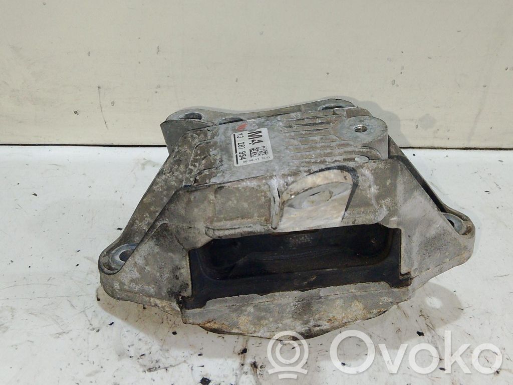Chevrolet Orlando Engine mounting bracket 