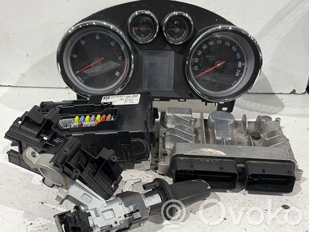 Opel Meriva B Engine ECU kit and lock set 